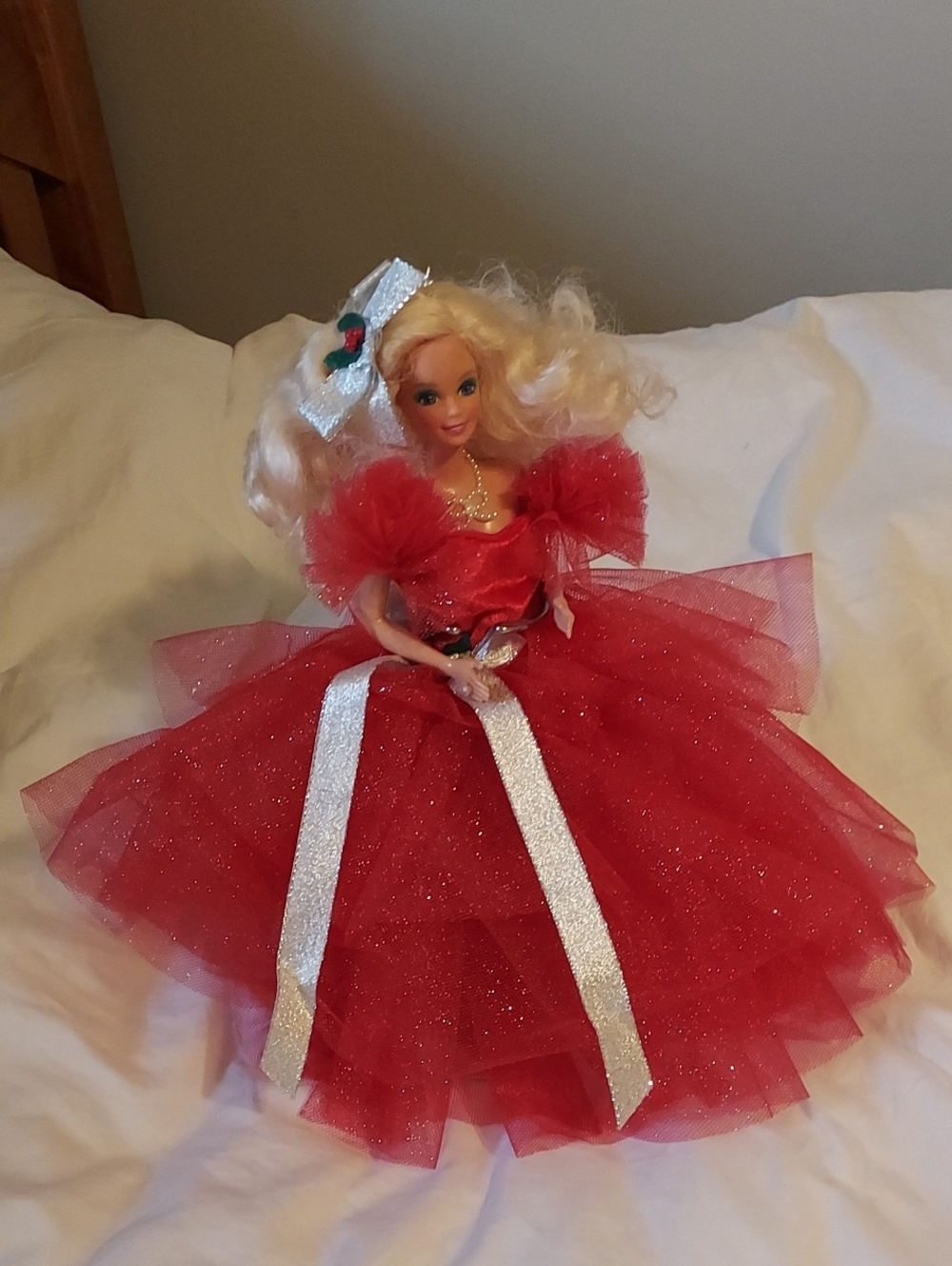 Vintage 1988 Happy Holidays Barbie